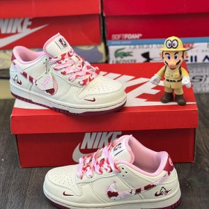 Nike Dunk Low "Valentine Cherry"